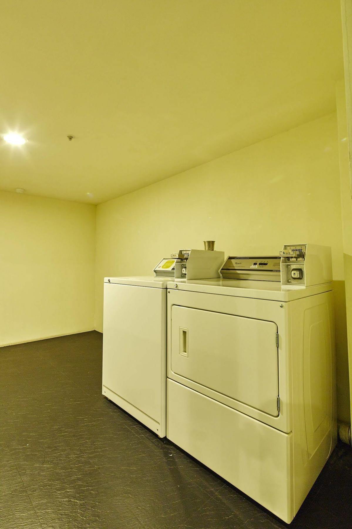 Single Inn- Kaohsiung Linsen Exterior photo