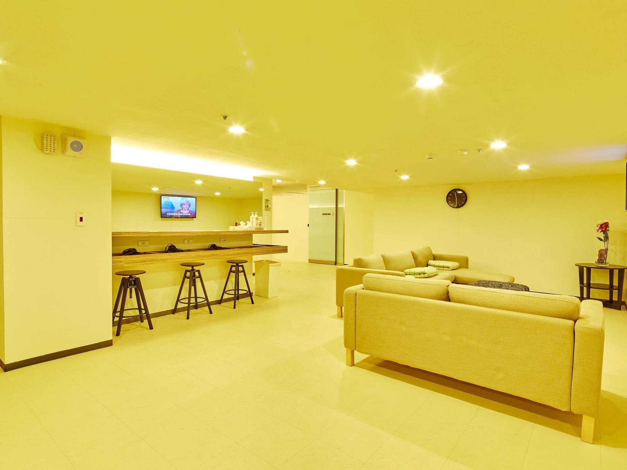 Single Inn- Kaohsiung Linsen Exterior photo
