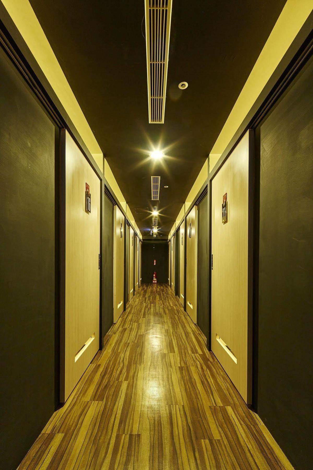 Single Inn- Kaohsiung Linsen Exterior photo